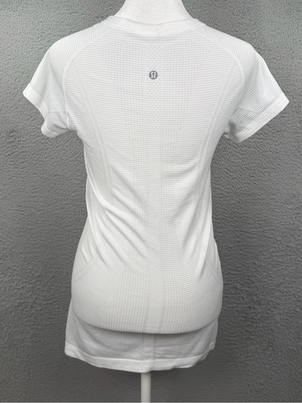 Lululemon Swiftly Tech Shirt Womens 6 White Short Sleeve Athletic Workout Gym - Picture 3 of 7